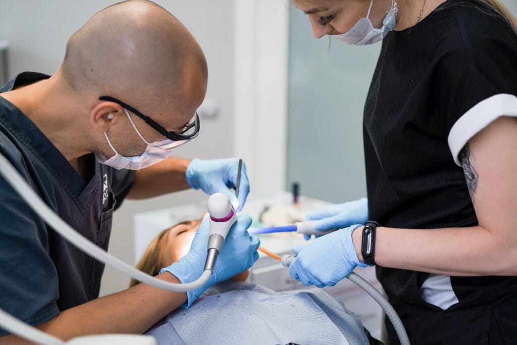 gonfiore dopo estrazione dente